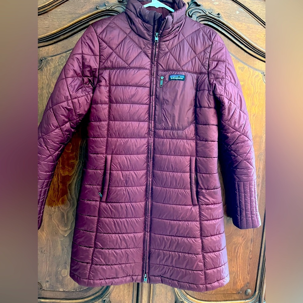 Patagonia Size Med Plum color